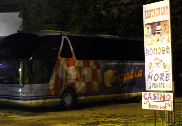 Rovinj, Funtana, 091009.
Pripreme nogometne reprezentacije za kvalifikacijski susret sa Kazahstanom za SP 2010 u Juznoj Africi.
Hrvatski reprezentativci u vecernjem izlasku u tridesetak kilometara udaljenom mjestu Funtana u konobi More. Izlazak je tr Rovinj, Funtana, 091009.
Pripreme nogometne reprezentacije za kvalifikacijski susret sa Kazahstanom za SP 2010 u Juznoj Africi.
Hrvatski reprezentativci u vecernjem izlasku u tridesetak kilometara udaljenom mjestu Funtana u konobi More. Izlazak je tr