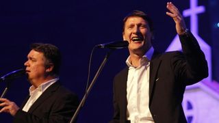 Tomislav Bralić i klape Intrade sinoć su održali koncert u prepunoj Spaladium areni u Splitu, foto: Tino Jurić/ PIXSELL Tomislav Bralić i klape Intrade sinoć su održali koncert u prepunoj Spaladium areni u Splitu, foto: Tino Jurić/ PIXSELL