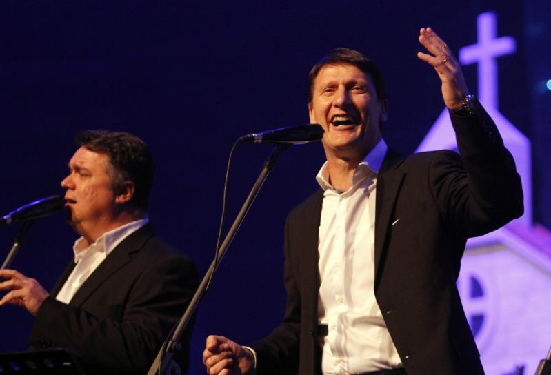 Tomislav Bralić i klape Intrade sinoć su održali koncert u prepunoj Spaladium areni u Splitu, foto: Tino Jurić/ PIXSELL Tomislav Bralić i klape Intrade sinoć su održali koncert u prepunoj Spaladium areni u Splitu, foto: Tino Jurić/ PIXSELL