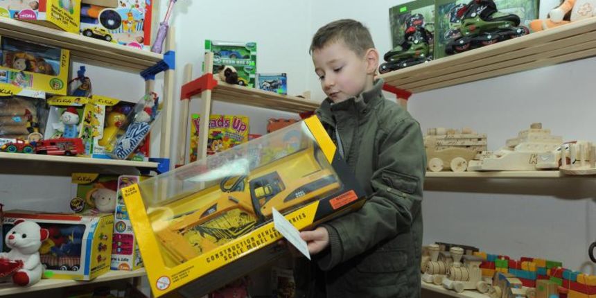 05.02.2014., Knin – Po prvi puta je u gradu otvorena je besplatna knjiznica djecjih igracaka. Projekt su osmislile clanice Ekoudruga Krka-Knin na celu sa Ingom Kukolj i Marijom Ujakovic. Jedini uvjet za uclanjenje u knjiznicu je da djeca donesu neku svo