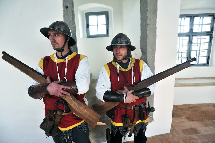 Desinic, 131111.
Otvorenje dvora Veliki tabor nakon restauratorskih radova. Izmedju ostalih, na otvorenju su prisustvovali i ministar kulture Jasen Mesic, te potpredsjednik Hrvatskog sabora Ivan Jarnjak.
Foto: Boris Kovacev / CROPIX Desinic, 131111.
Otvorenje dvora Veliki tabor nakon restauratorskih radova. Izmedju ostalih, na otvorenju su prisustvovali i ministar kulture Jasen Mesic, te potpredsjednik Hrvatskog sabora Ivan Jarnjak.
Foto: Boris Kovacev / CROPIX