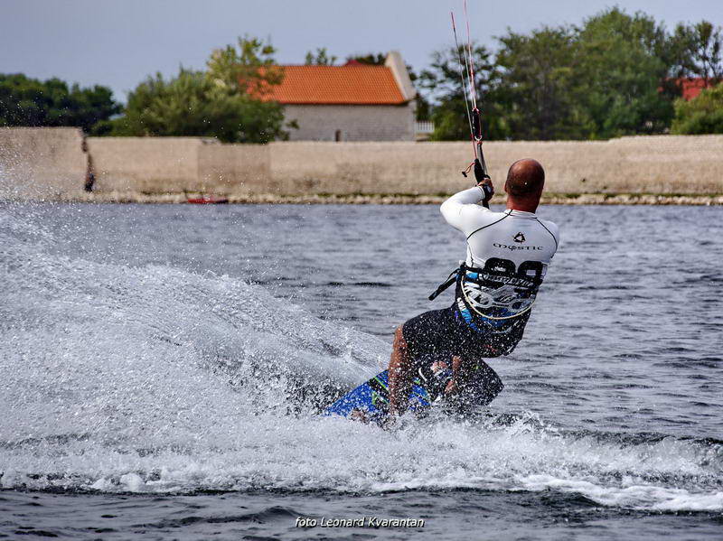 Kite surferi guštaju u Ninu