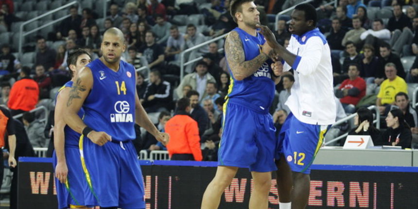 Zagreb, 161111.Arena Zagreb.Kosarkaska utakmica 5..kolo Eurolige, Zagreb CO -Zalgiris.Na slici: Sean May 14, Mario Kasun 10, Papa Diasse.Foto: Nenad Dugi / Cropix Zagreb, 161111.Arena Zagreb.Kosarkaska utakmica 5..kolo Eurolige, Zagreb CO -Zalgiris.Na slici: Sean May 14, Mario Kasun 10, Papa Diasse.Foto: Nenad Dugi / Cropix