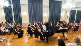 “Glazbena fantazija” Zadarskog komornog orkestra u Svečanoj dvorani Sveučilišta u Zadru. Solist Berislav Šipuš na klaviru, pod ravnanjem maestra Pavla Dešpalja “Glazbena fantazija” Zadarskog komornog orkestra u Svečanoj dvorani Sveučilišta u Zadru. Solist Berislav Šipuš na klaviru, pod ravnanjem maestra Pavla Dešpalja