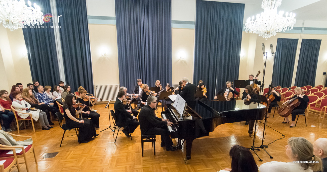 “Glazbena fantazija” Zadarskog komornog orkestra u Svečanoj dvorani Sveučilišta u Zadru. Solist Berislav Šipuš na klaviru, pod ravnanjem maestra Pavla Dešpalja “Glazbena fantazija” Zadarskog komornog orkestra u Svečanoj dvorani Sveučilišta u Zadru. Solist Berislav Šipuš na klaviru, pod ravnanjem maestra Pavla Dešpalja