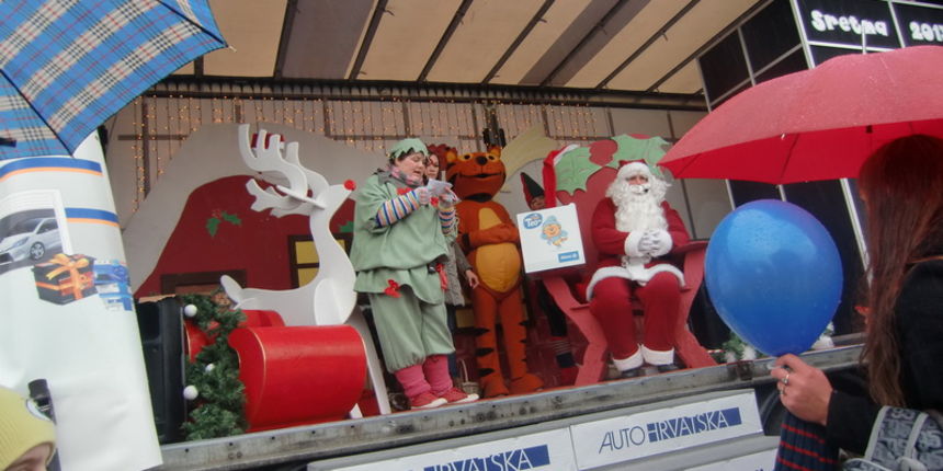 Kamion djeda Mraza danas na obali kralja Tomislava Kamion djeda Mraza danas na obali kralja Tomislava