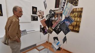 U lozi Narodnog muzeja otvorena je izlozba plakata, fotografija i kostima Zadarskog plesnog ansambla, najstarijeg ansambla suvremenog plesa u Dalmaciji. Izlozba je vezana uz proslavu Dana obrane grada Zadra i 25. godisnjice od osnutka Zadarskog plesnog an