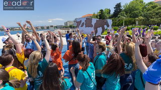 Ludijada zadarskih maturanata na Pozdravu suncu i Morskim orguljama Ludijada zadarskih maturanata na Pozdravu suncu i Morskim orguljama