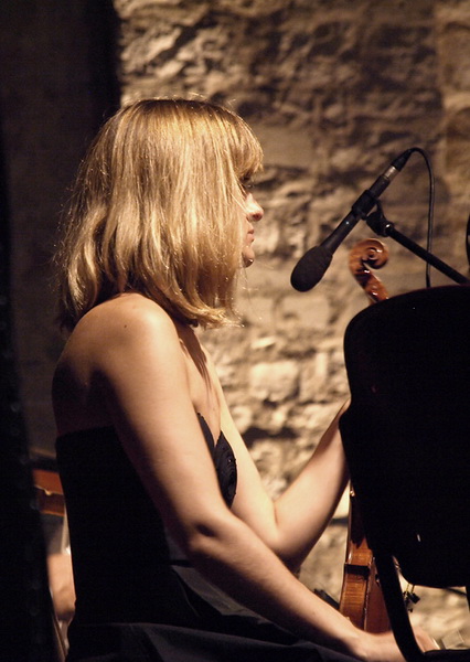 BelCante: Sandra Bagaric i Martina Tomcic ispred crkve sv. Donata BelCante: Sandra Bagaric i Martina Tomcic ispred crkve sv. Donata