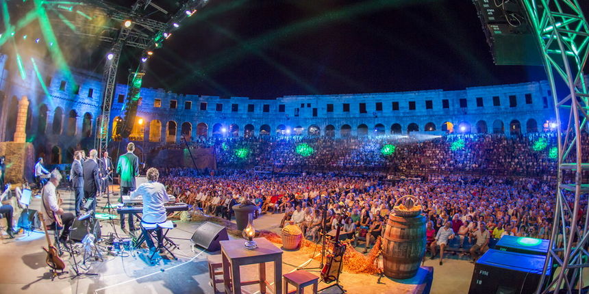 Tomislav Bralić i Klapa Intrade @ Arena Pula Tomislav Bralić i Klapa Intrade @ Arena Pula