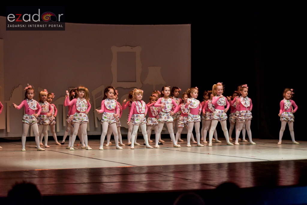Predstava “Odgojoj” Plesne udruge Gesta u HNK Zadar