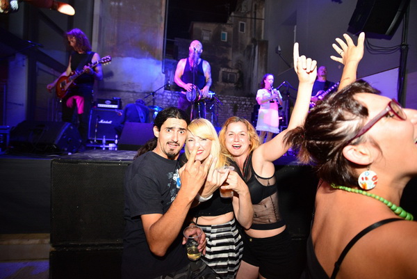 Svaki koncert Kultur shocka u Zadru posebna je priča. Tako je bilo i sinoć na Poljani Branka Stojakovića!