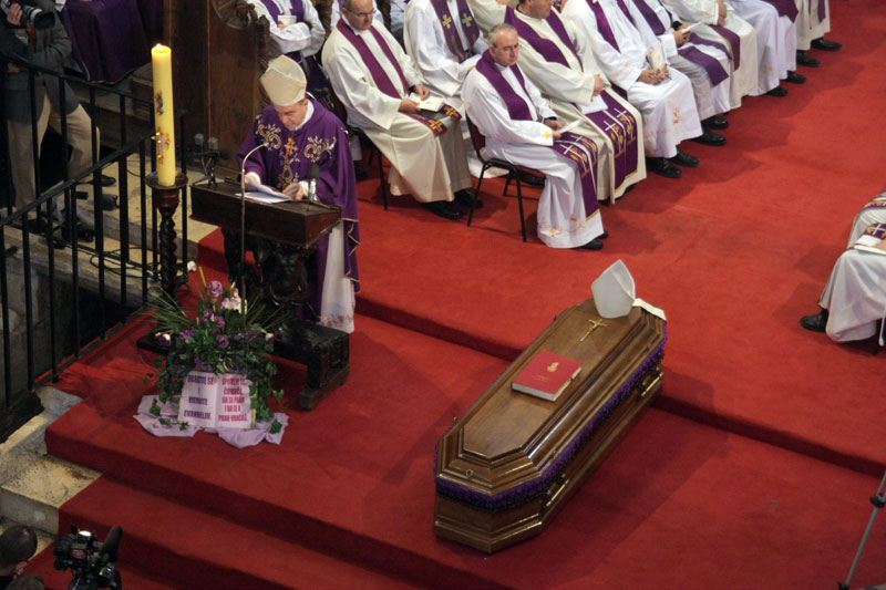 Posljednji ispraćaj nadbiskupa Marijana Oblaka