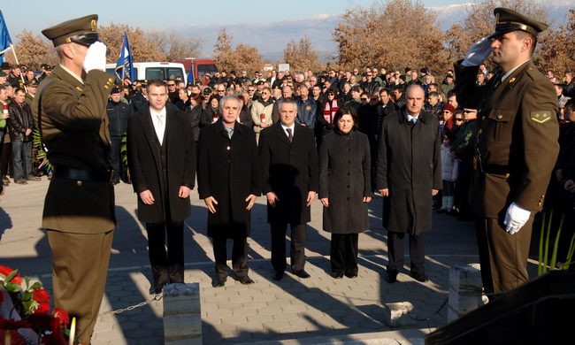 Zadar, 230110.
Povodom obiljezavanja 17. obljetnice vojno – redarstvene  akcije Maslenica , prve velike akcije Hrvatske vojske kojom je oslobodjen veci dio zadarskoga zaledja i omogucen promet izmedju sjevera i juga Hrvatske  polozeni su vjenci u Kasicu i