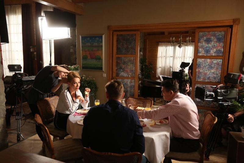 U seriji što će se uskoro početi emitirati igraju Milan Štrljić, Ecija Ojdanić, Marko Knešaurek (gledateljima poznat iz serije “Ruža vjetrova” ), mladi glumci Lujo Kunčević i Petra Kraljev te mnogi drugi