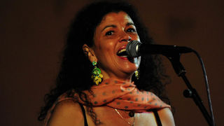 Zadar, 26.07.2013. snimio: Nenad Marčev
bossa nova
CATIA WERNECK QUARTET (BRA-FR)
CATIA WERNECK – vocal
VINCENT BIDAL – piano
LUKMIL PEREZ HERRERA – drums
RENATO ŠVORINIĆ – bass giuitar
Dvorište Providurove palače Zadar, 26.07.2013. snimio: Nenad Marčev
bossa nova
CATIA WERNECK QUARTET (BRA-FR)
CATIA WERNECK – vocal
VINCENT BIDAL – piano
LUKMIL PEREZ HERRERA – drums
RENATO ŠVORINIĆ – bass giuitar
Dvorište Providurove palače