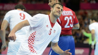 London, 310712.
Dvorana Copper Box.
Hrvatska muska rukometna reprezentacija igra utakmicu 2. kolo u skupini B protiv Srbije tokom Olimpijskih Igra u Londonu.
Na fotografiji: Domagoj Duvnjak nakon gola.
Foto: Drago Sopta / CROPIX