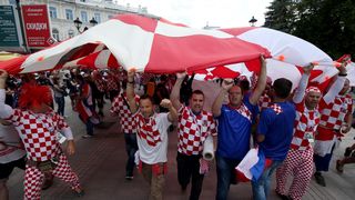 Divovska hrvatska zastava razvijena u centru Nižnji Novgoroda