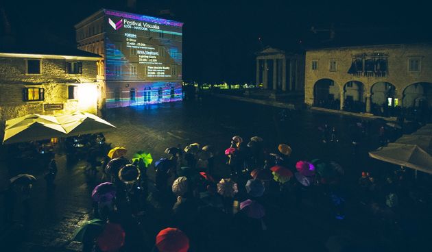 “Visualia”: Ni kiša nije omela atraktivne svjetleće instalacije