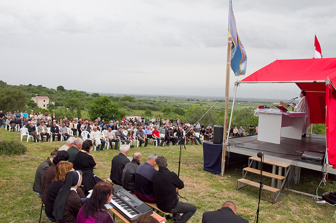 Svečana misa na Petrini i blagoslov bibinjskog polja Svečana misa na Petrini i blagoslov bibinjskog polja