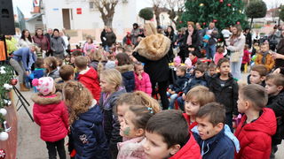 Sveti Nikola darivao mališane na Viru, Krampus bez posla Sveti Nikola darivao mališane na Viru, Krampus bez posla