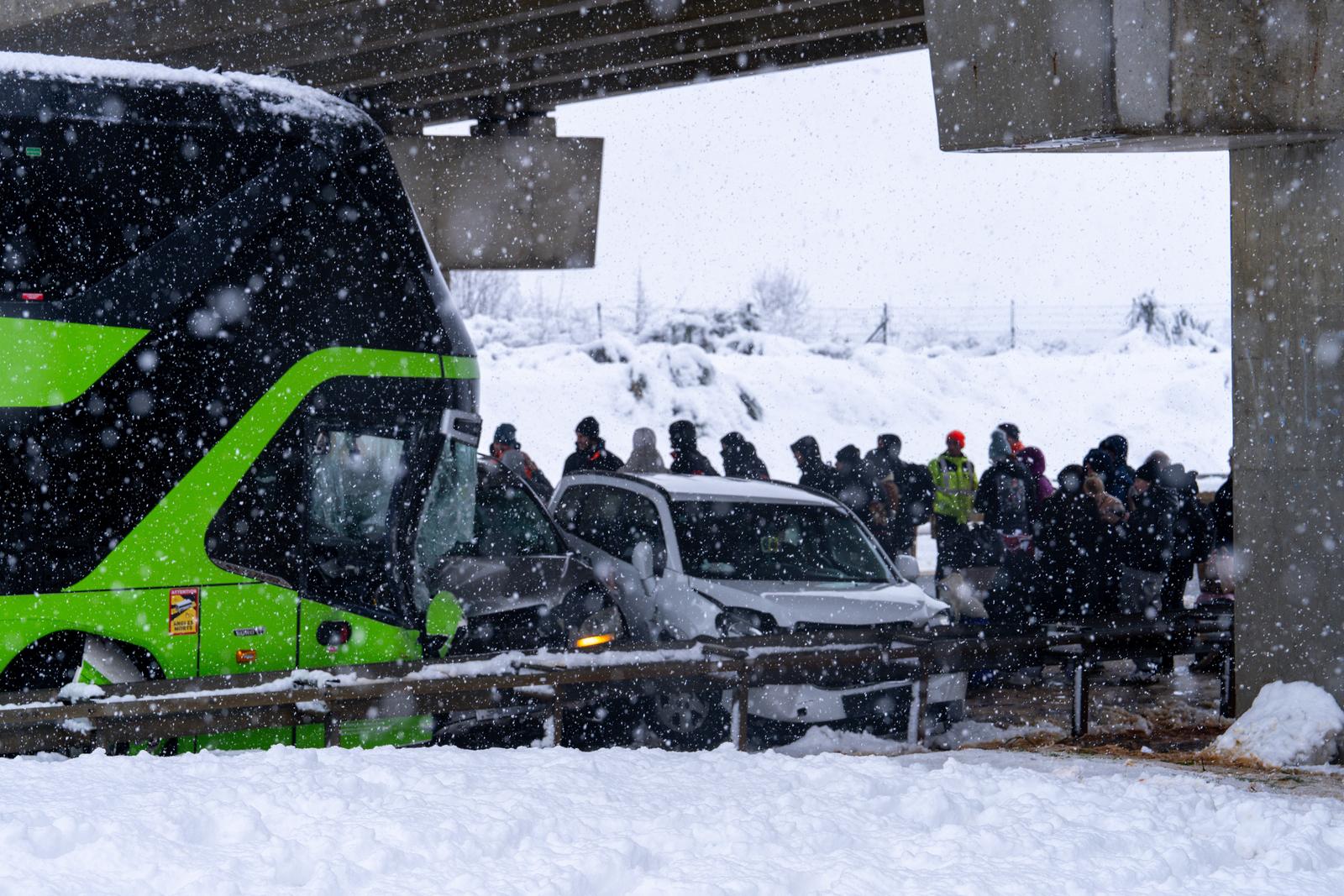 Lančani sudar autobusa i pet automobila kod Gospića