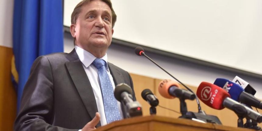 Zadar – Sjednica Gradskog vijeca Grada Zadra. Gradonacelnik Bozidar Kalmeta i zamjenik Zvonimir Vrancic. Reno Sinovcic. Joso Nekic. Danijel Kasap.Photo: Dino Stanin/PIXSELL