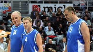 KK Zadar – Real Madrid, umirovljenje dresova 10 (Giuseppe Giergia) i 11 (Kresimir Cosic), Foto; Mladen Malik KK Zadar – Real Madrid, umirovljenje dresova 10 (Giuseppe Giergia) i 11 (Kresimir Cosic), Foto; Mladen Malik