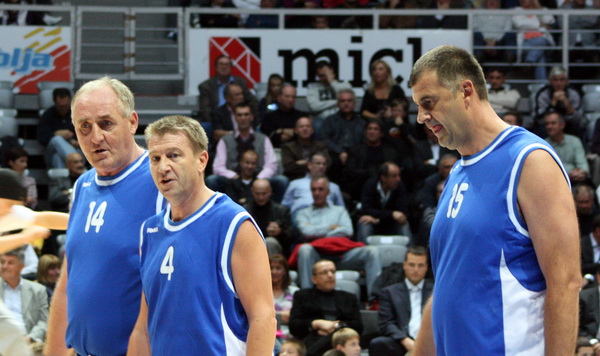 KK Zadar – Real Madrid, umirovljenje dresova 10 (Giuseppe Giergia) i 11 (Kresimir Cosic), Foto; Mladen Malik KK Zadar – Real Madrid, umirovljenje dresova 10 (Giuseppe Giergia) i 11 (Kresimir Cosic), Foto; Mladen Malik