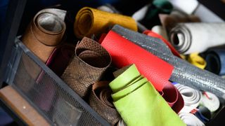 Miljana Jovičić proizvodi torbice od starih gramofonskih ploča