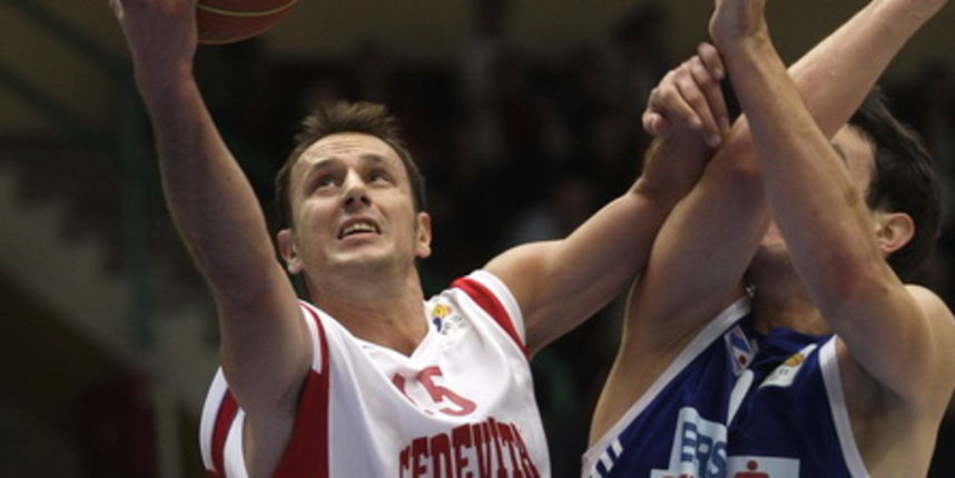 Zagreb, 091010. Dvorana Sutlinska Vrela. Kosarkaska utakmica 1.kolo NLB lige ABA, KK Cedevita – KK Zadar. Na slici: Marino Bazdaric 45, Jurica Golemac 7. Foto: Nenad Dugi / Cropix