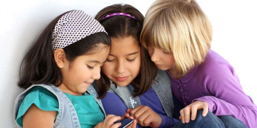 Djeca s mobitelom Djeca s mobitelom