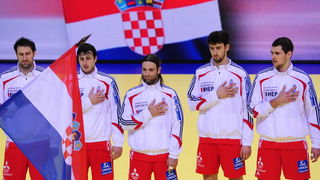 Vrsac, 180112.
Dvorana Millennium.
Europsko prvenstvo u rukometu, 2 kolo
Hrvatska – Slovenija.
Na slici: Hrvatski igraci za vrijme himne.
Foto: Drazen Aleksic / Cropix Vrsac, 180112.
Dvorana Millennium.
Europsko prvenstvo u rukometu, 2 kolo
Hrvatska – Slovenija.
Na slici: Hrvatski igraci za vrijme himne.
Foto: Drazen Aleksic / Cropix