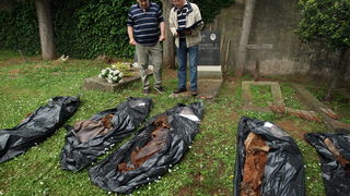 Zadar, 020513.
Gradsko groblje. 
Ministarstvo branitelja je na Gradskom groblju u Zadru predstavilo rezultate ekshumacije posmrtnih ostataka zrtava srpske nacionalnosti koje su stradale u Domovinskom ratu 1995. godine. 
Foto: Jure Miskovic / CROPIX