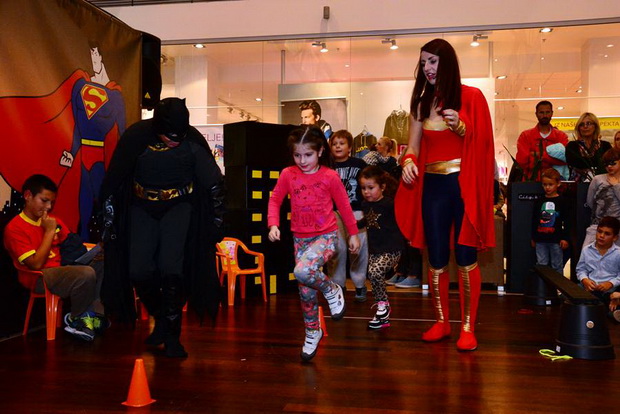 Superheroji u trgovinskom centru Supernova 25. listopada 2014. Foto: Iva Perinčić Superheroji u trgovinskom centru Supernova 25. listopada 2014. Foto: Iva Perinčić