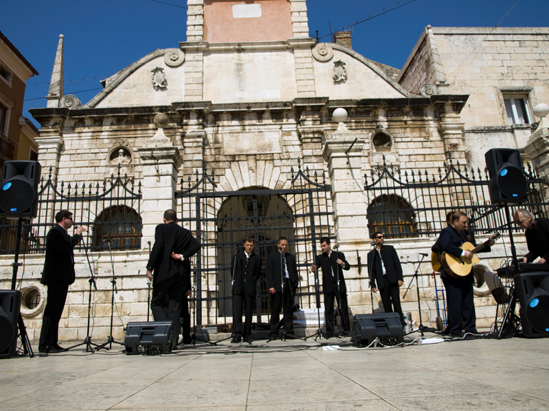 Klapa Kadena na Narodnom trgu, 12. travnja 2009.