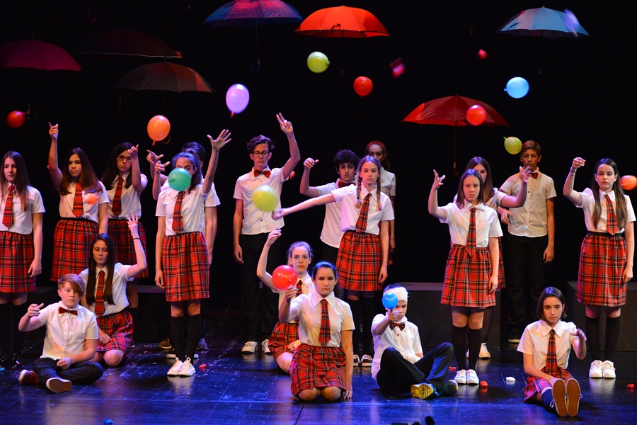 HNK Zadar: Premijera predstave “Tko i što brani”, Igrajmo se HNK Zadar: Premijera predstave “Tko i što brani”, Igrajmo se