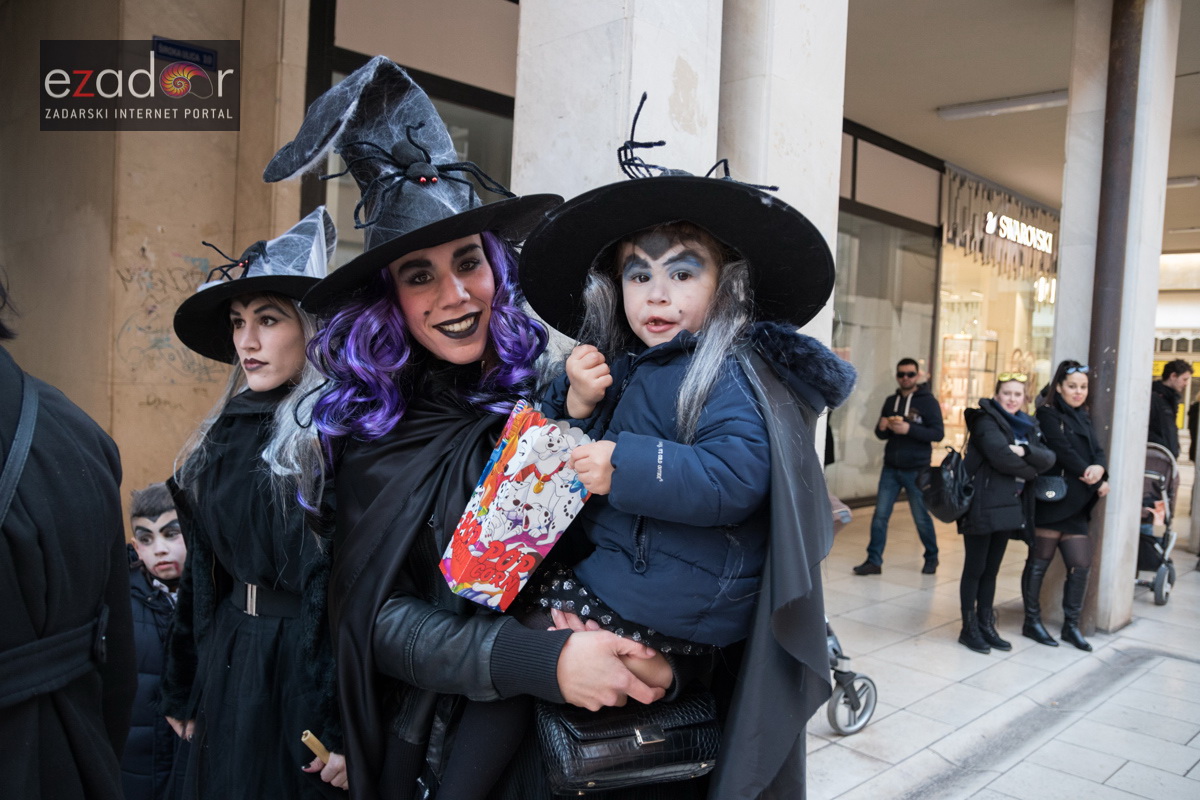 Zadarski karneval 2018: Povorka maškaranih skupina od Gradskih vrata preko Foruma do Narodnog trga Zadarski karneval 2018: Povorka maškaranih skupina od Gradskih vrata preko Foruma do Narodnog trga