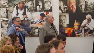 U Muzeju antičkog stakla otvorena je izložba fotografija ”Rota palagruzona” autora Ive Pervana i predavanje ”Falkuša – od Palagruže do Atlantika” profesora Joška Božanića, foto: Leo Banić U Muzeju antičkog stakla otvorena je izložba fotografija ”Rota palagruzona” autora Ive Pervana i predavanje ”Falkuša – od Palagruže do Atlantika” profesora Joška Božanića, foto: Leo Banić