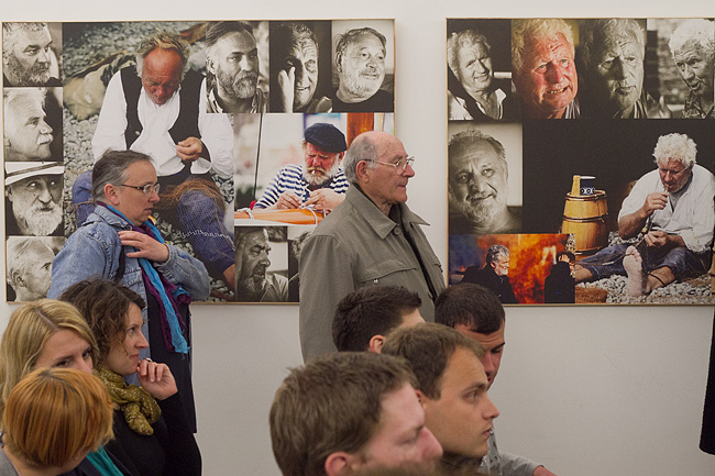 U Muzeju antičkog stakla otvorena je izložba fotografija ”Rota palagruzona” autora Ive Pervana i predavanje ”Falkuša – od Palagruže do Atlantika” profesora Joška Božanića, foto: Leo Banić U Muzeju antičkog stakla otvorena je izložba fotografija ”Rota palagruzona” autora Ive Pervana i predavanje ”Falkuša – od Palagruže do Atlantika” profesora Joška Božanića, foto: Leo Banić