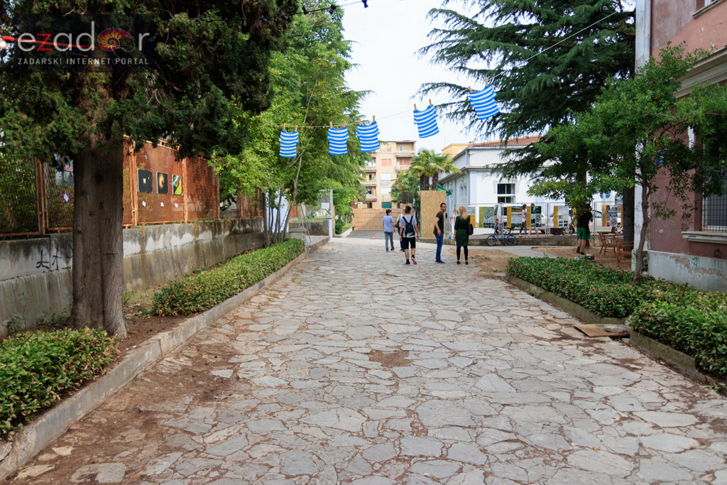 Simboličnim rušenjem zida započeo je urbani festival KvartArt na Voštarnici