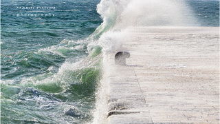 Spektakularna igra valova na zadarskoj rivi 5. studenog 2014.  Foto: Marin Pitton