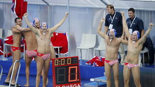 Zagreb, 090910.
Bazen Mladosti na Savi.
29. Europsko prvenstvo u vaterpolu,
Polufinalna utakmica Hrvatska -Srbija.
Na slici: u akciji.
Foto: Goran Mehkek / CROPIX