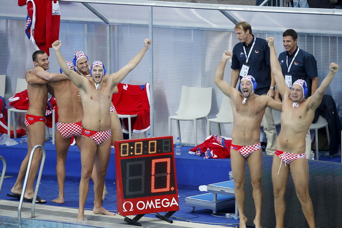 Zagreb, 090910.
Bazen Mladosti na Savi.
29. Europsko prvenstvo u vaterpolu,
Polufinalna utakmica Hrvatska -Srbija.
Na slici: u akciji.
Foto: Goran Mehkek / CROPIX