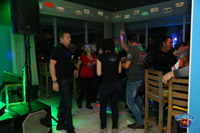 Songbusters i Elena Stella @ Famous Beach Bar & Grill Songbusters i Elena Stella @ Famous Beach Bar & Grill