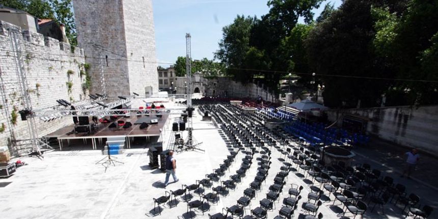 Trg pet bunara spreman za koncert Paca de Lucije, Foto: Marin Gospić Trg pet bunara spreman za koncert Paca de Lucije, Foto: Marin Gospić