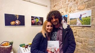 Galerija Kapetanova kula: Svečano otvorenje izložbe “Rastočeno vrime” Stipe Suraća. Foto: Mladen Radolović Mrlja Galerija Kapetanova kula: Svečano otvorenje izložbe “Rastočeno vrime” Stipe Suraća. Foto: Mladen Radolović Mrlja