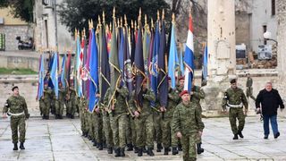 Paljenjem svijeća i polaganjem vijenaca, te mimohodom postrojbi započelo svečano obilježavanje 23. obljetnice VRO Maslenica. Foto. Dino Stanin/PIXSELL Paljenjem svijeća i polaganjem vijenaca, te mimohodom postrojbi započelo svečano obilježavanje 23. obljetnice VRO Maslenica. Foto. Dino Stanin/PIXSELL