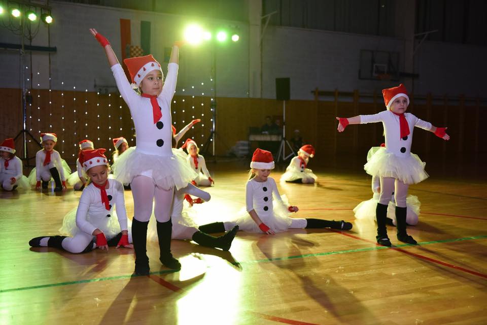 Plesna Božićna čarolija na otoku Pagu