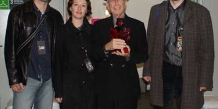 Leonard Cohen primio Porina Leonard Cohen primio Porina